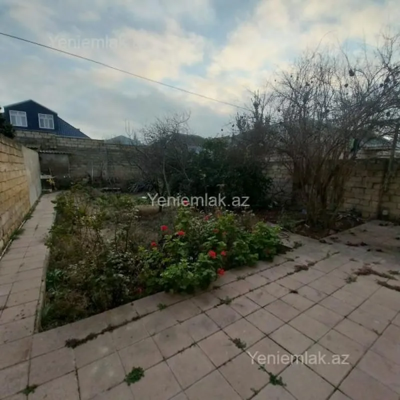 Satılır 4 otaqlı həyət evi 240 m²