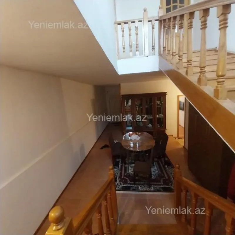 Satılır 4 otaqlı həyət evi 240 m²