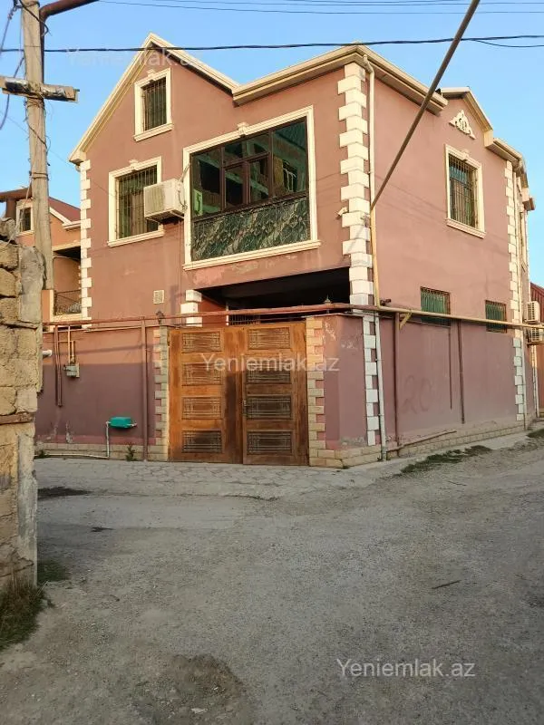 Satılır 6 otaqlı həyət evi 200 m²
