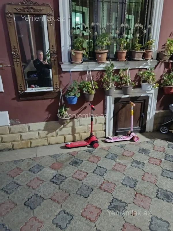 Satılır 6 otaqlı həyət evi 200 m²