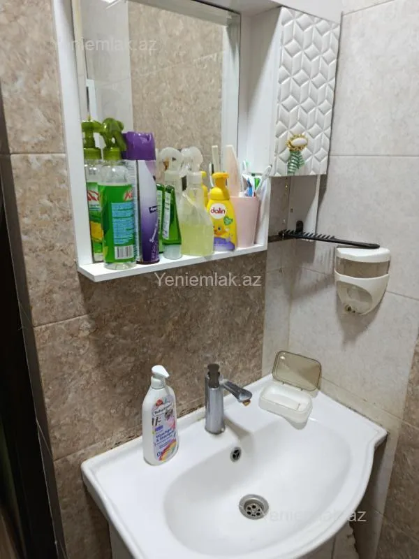 Satılır 6 otaqlı həyət evi 200 m²