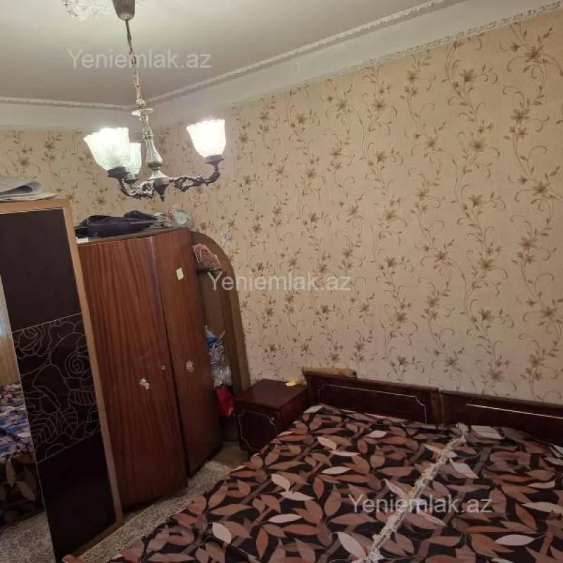 Satılır 4 otaqlı köhnə tikili 110 m²