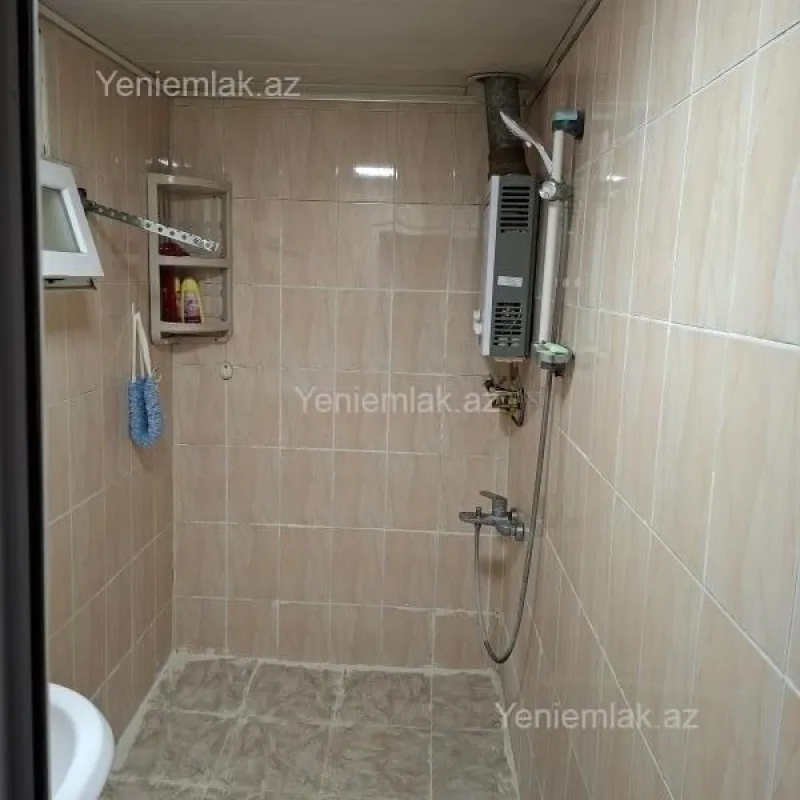 Satılır 4 otaqlı köhnə tikili 110 m²