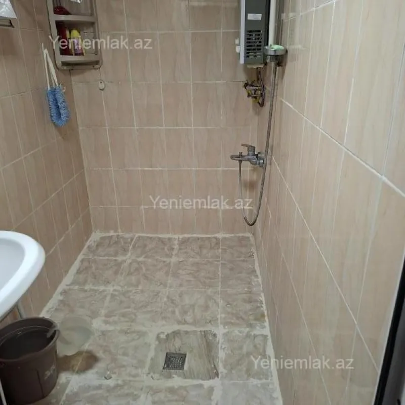 Satılır 4 otaqlı köhnə tikili 110 m²
