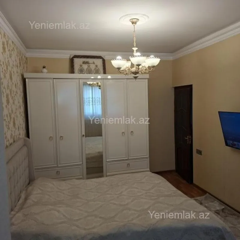 Satılır 4 otaqlı köhnə tikili 110 m²