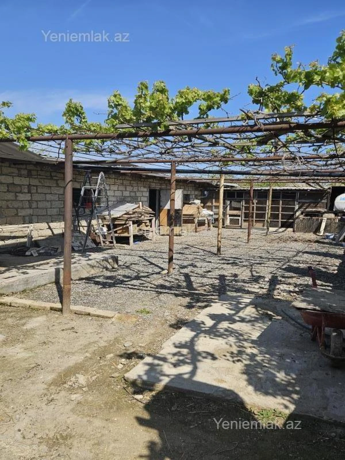 Satılır 5 otaqlı həyət evi 300 m²