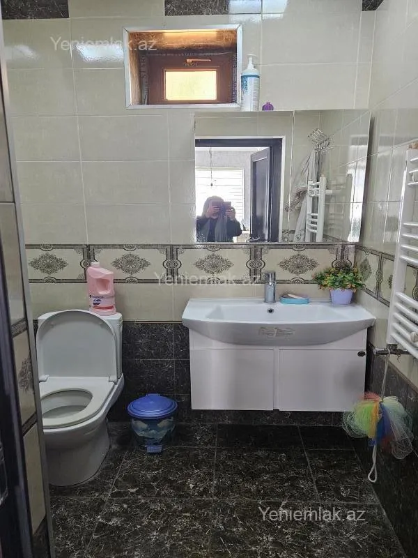 Satılır 5 otaqlı həyət evi 300 m²
