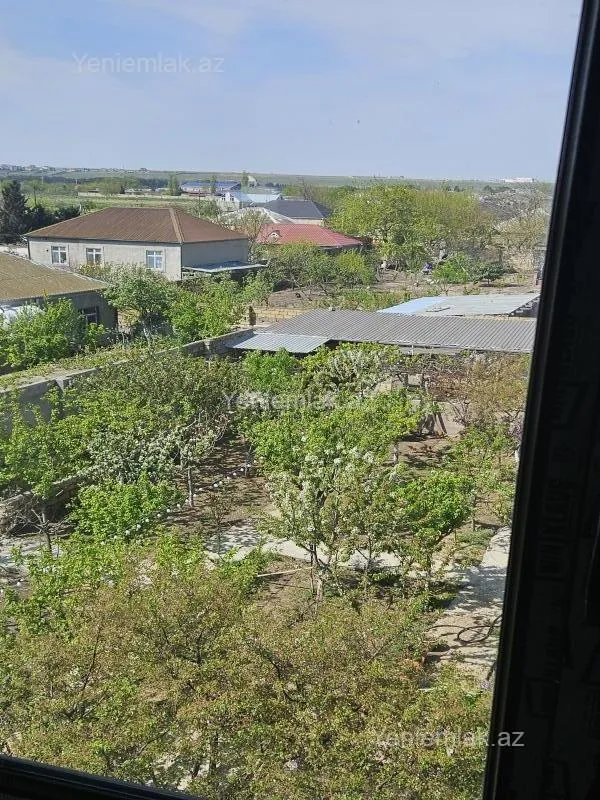 Satılır 5 otaqlı həyət evi 300 m²