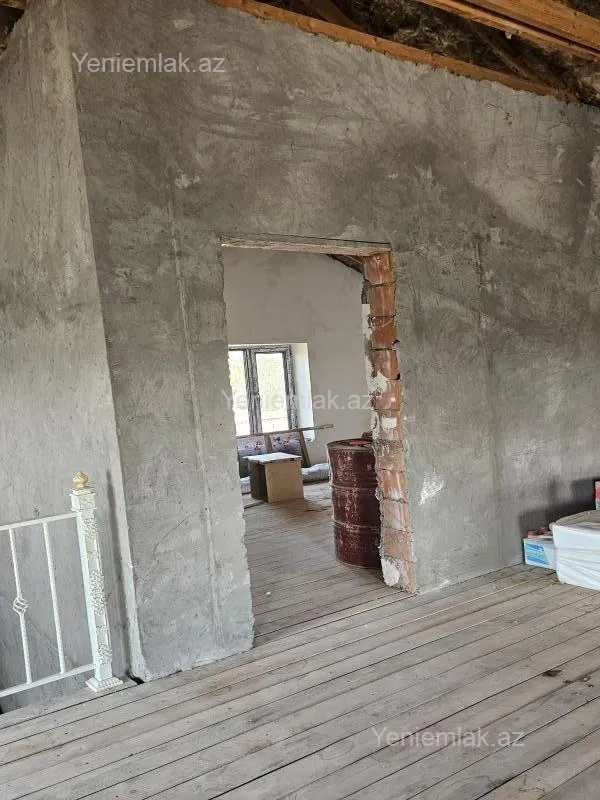 Satılır 5 otaqlı həyət evi 300 m²