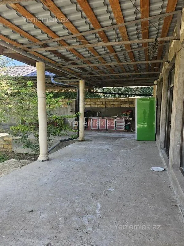 Satılır 5 otaqlı həyət evi 300 m²