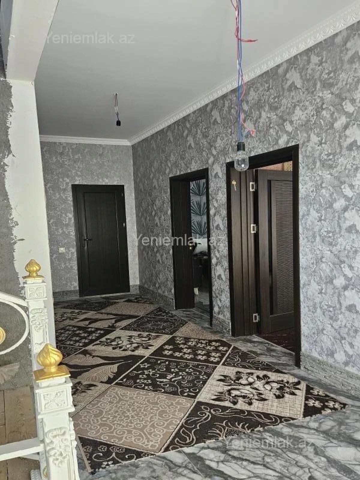 Satılır 5 otaqlı həyət evi 300 m²