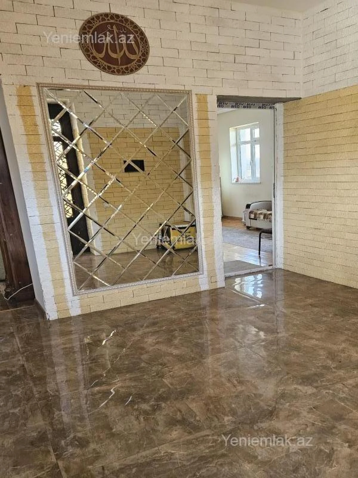 Satılır 5 otaqlı həyət evi 300 m²