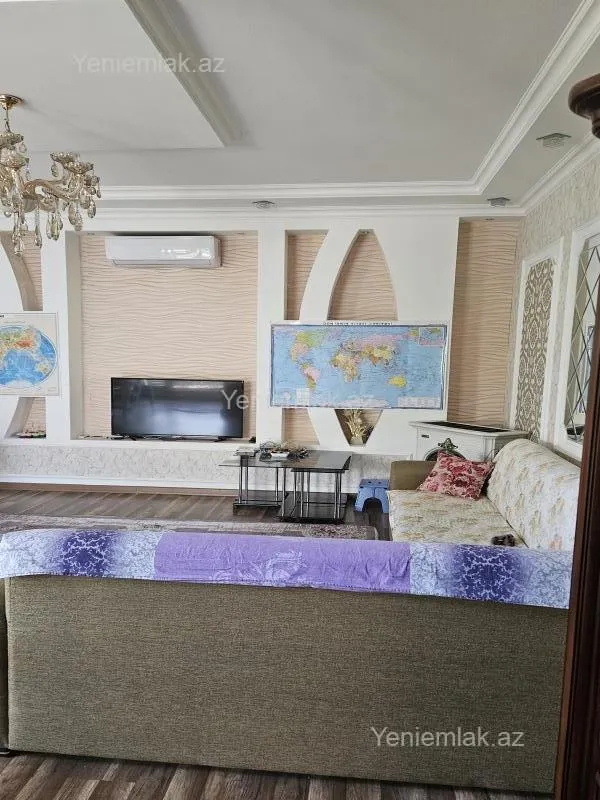 Satılır 5 otaqlı həyət evi 300 m²