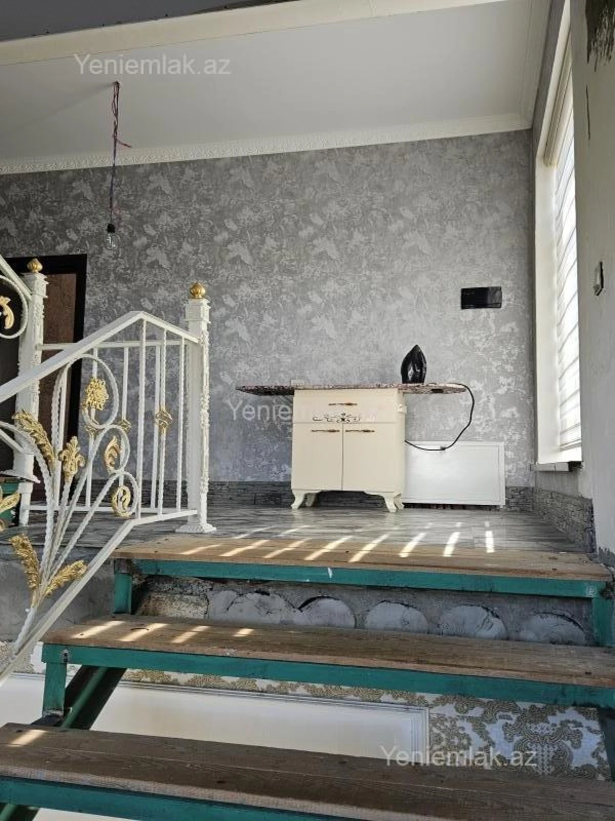 Satılır 5 otaqlı həyət evi 300 m²