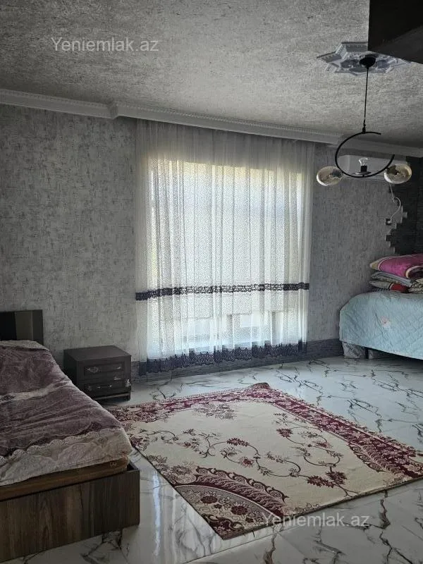 Satılır 5 otaqlı həyət evi 300 m²