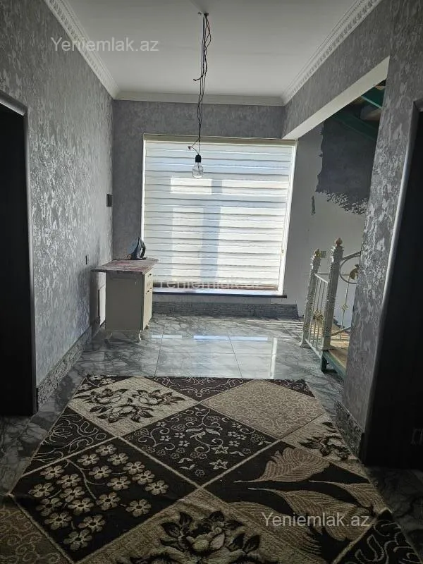 Satılır 5 otaqlı həyət evi 300 m²