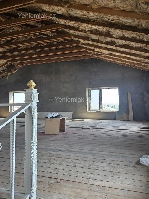 Satılır 5 otaqlı həyət evi 300 m²