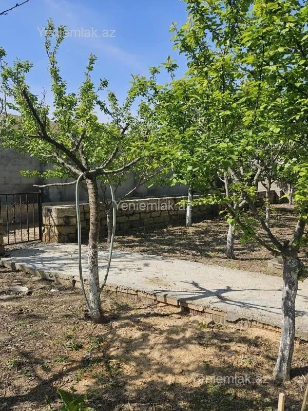 Satılır 5 otaqlı həyət evi 300 m²