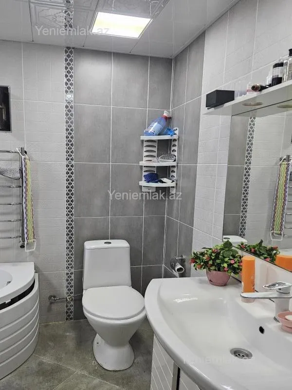 Satılır 5 otaqlı həyət evi 300 m²