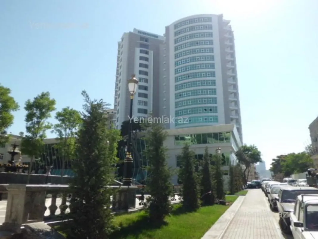 Satılır 4 otaqlı yeni tikili 230 m²
