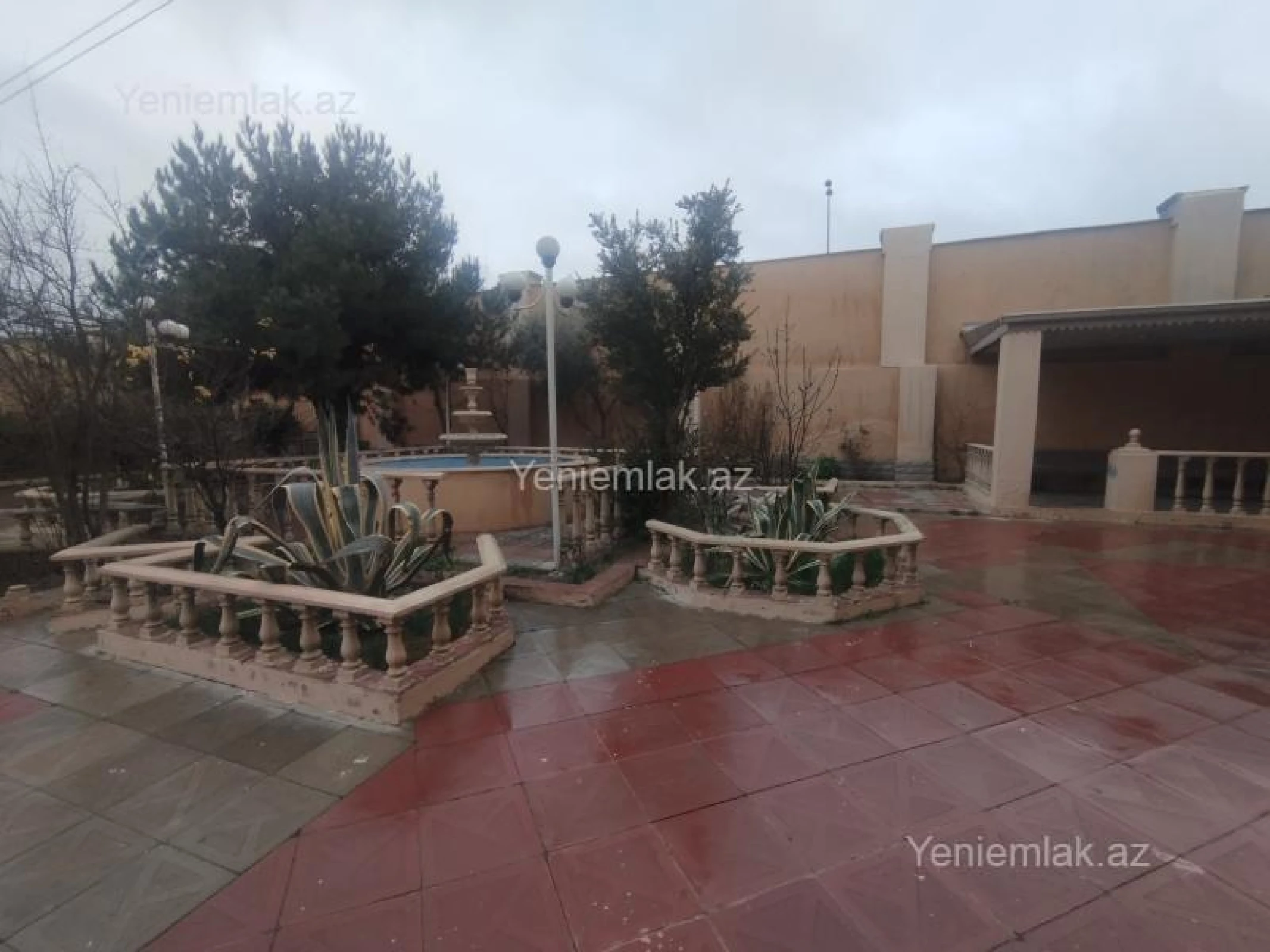 Satılır 7 otaqlı həyət evi 341 m²