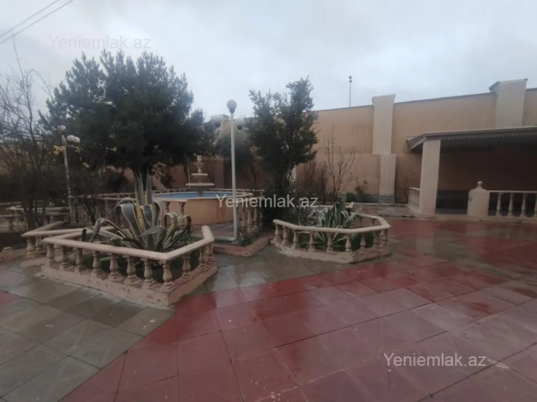 Satılır 7 otaqlı həyət evi 341 m²