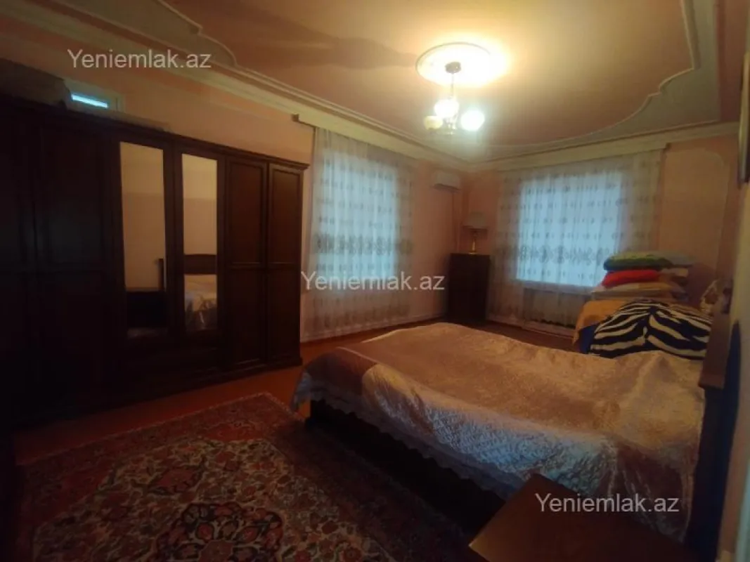 Satılır 7 otaqlı həyət evi 341 m²