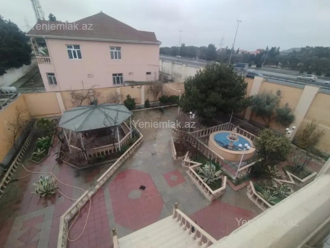 Satılır 7 otaqlı həyət evi 341 m²
