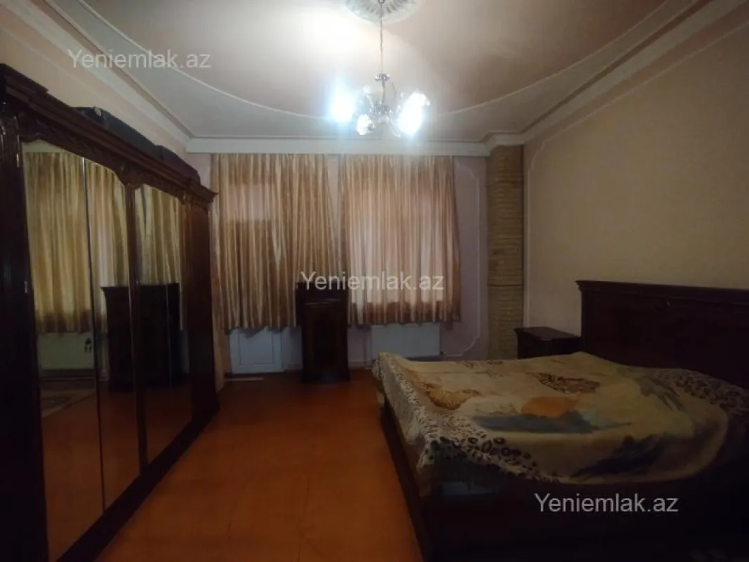 Satılır 7 otaqlı həyət evi 341 m²