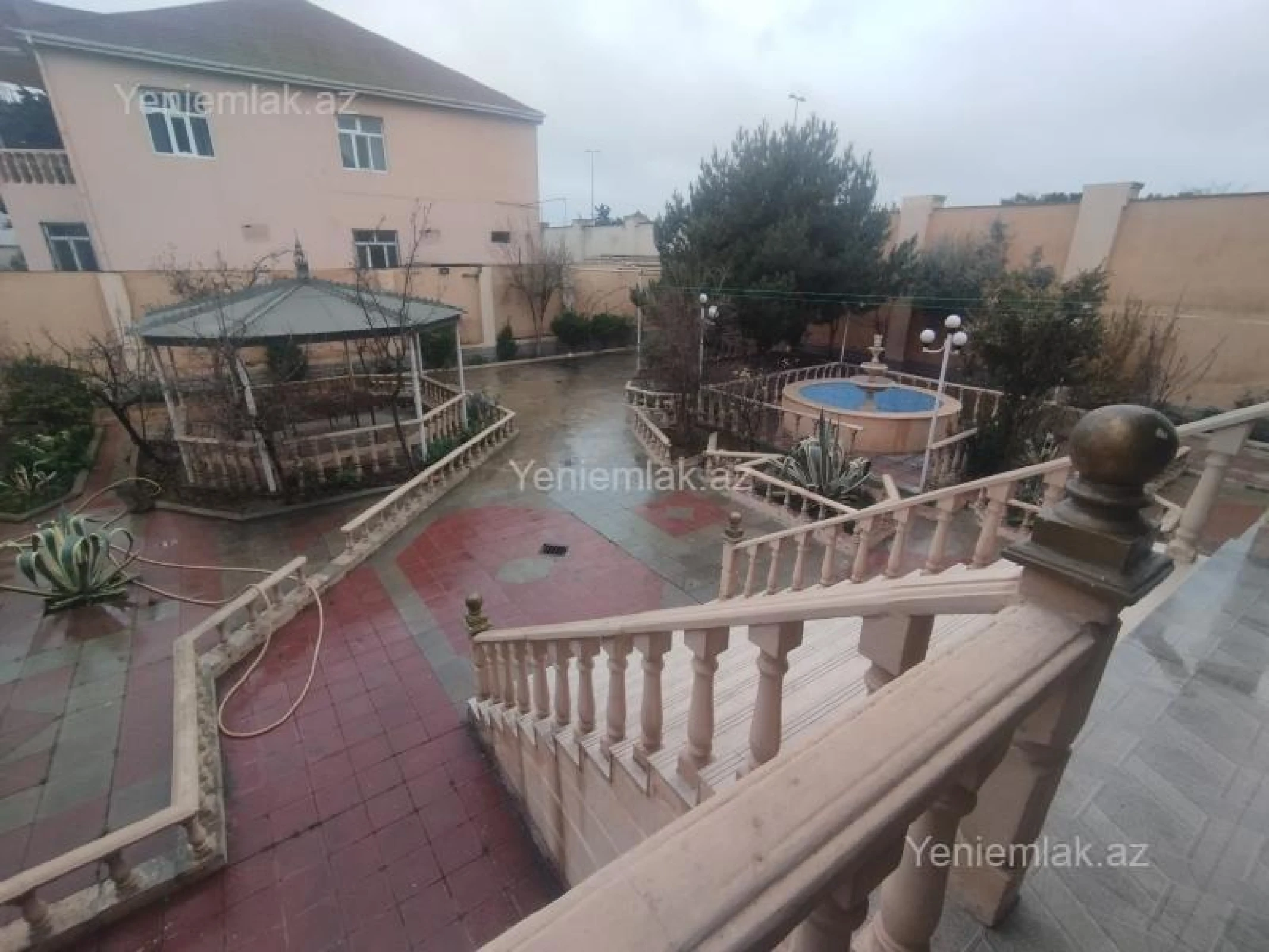 Satılır 7 otaqlı həyət evi 341 m²