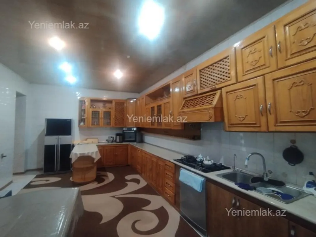 Satılır 7 otaqlı həyət evi 341 m²