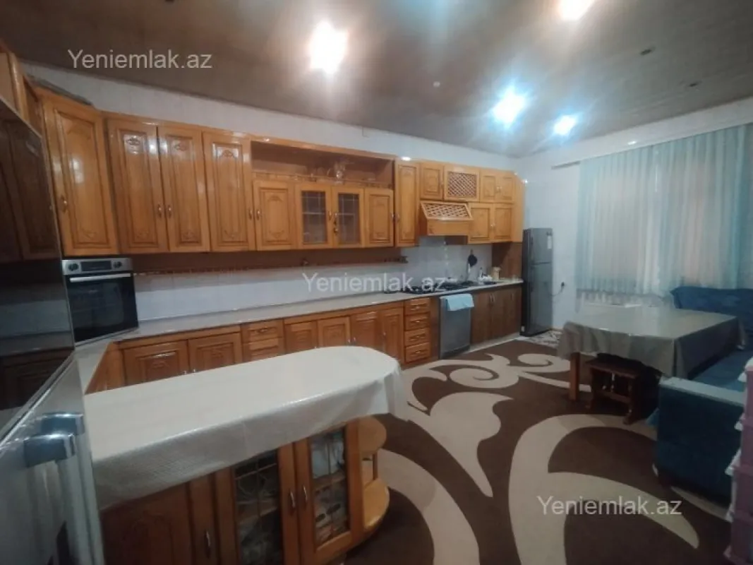 Satılır 7 otaqlı həyət evi 341 m²