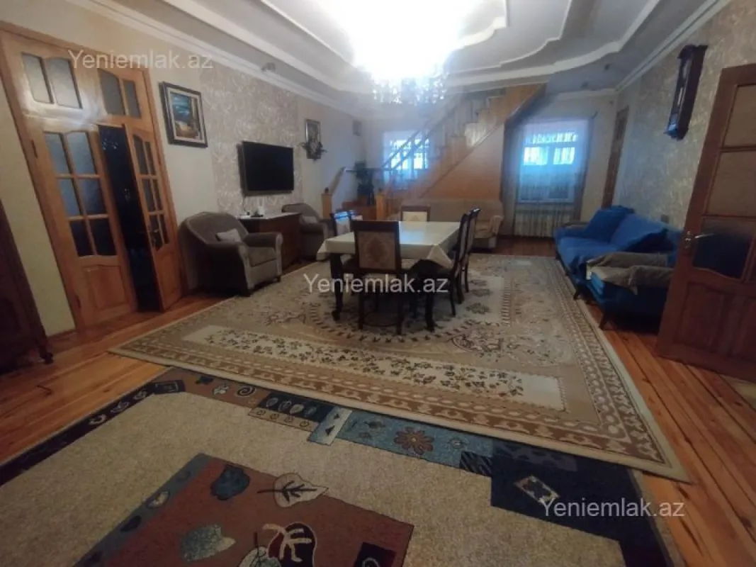 Satılır 7 otaqlı həyət evi 341 m²