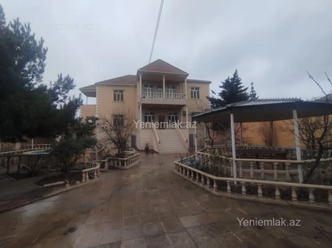 Satılır 7 otaqlı həyət evi 341 m²