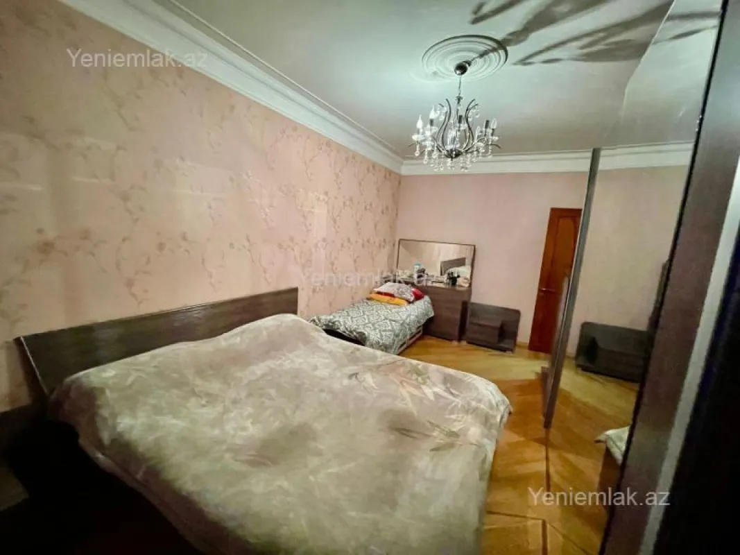 Satılır 3 otaqlı köhnə tikili 90 m²