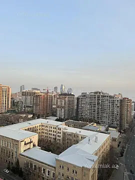 Satılır 4 otaqlı yeni tikili 220 m²