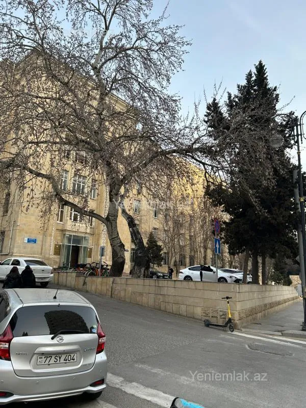 Satılır 4 otaqlı yeni tikili 220 m²