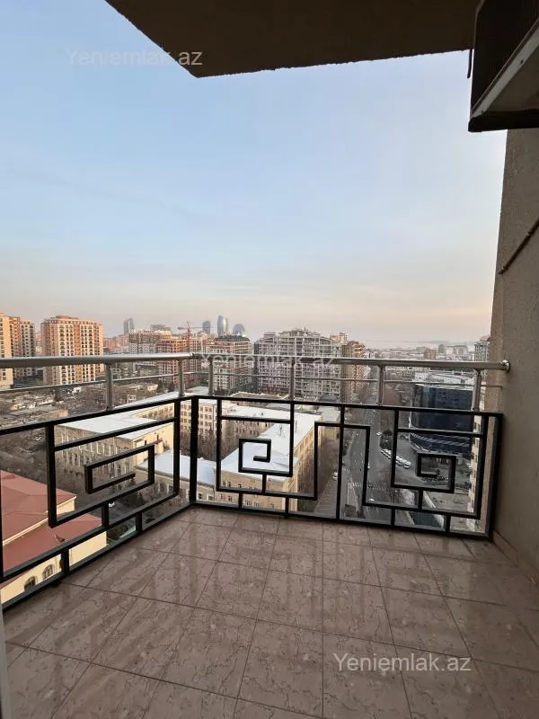 Satılır 4 otaqlı yeni tikili 220 m²