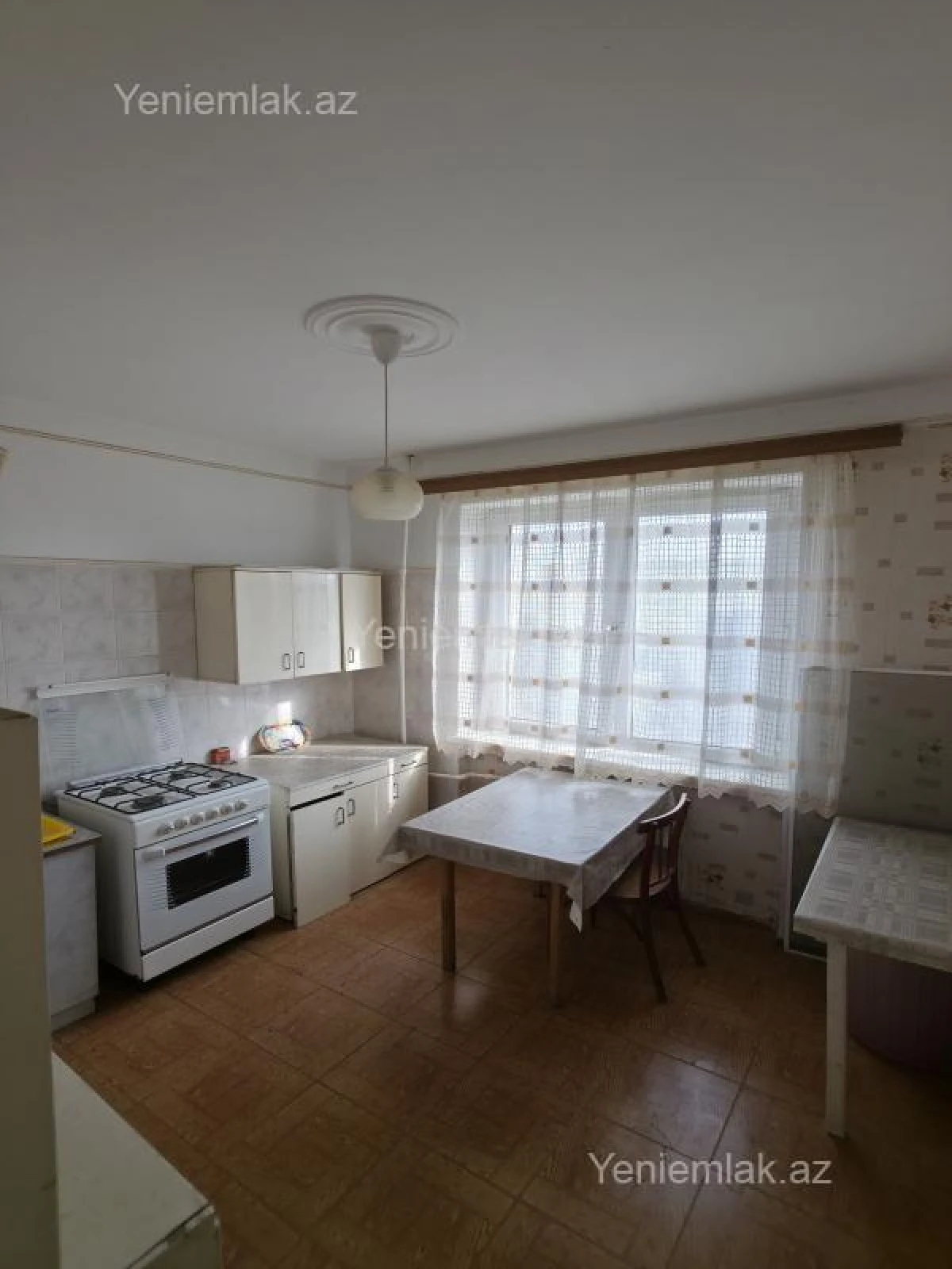 Satılır 2 otaqlı köhnə tikili 64 m²