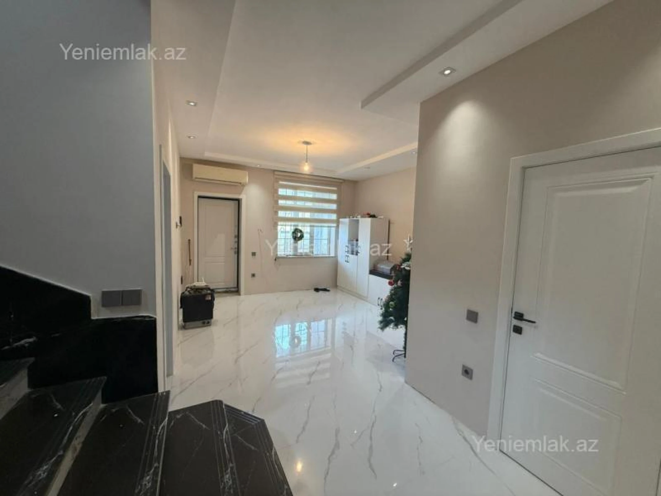 Satılır 6 otaqlı həyət evi 240 m²