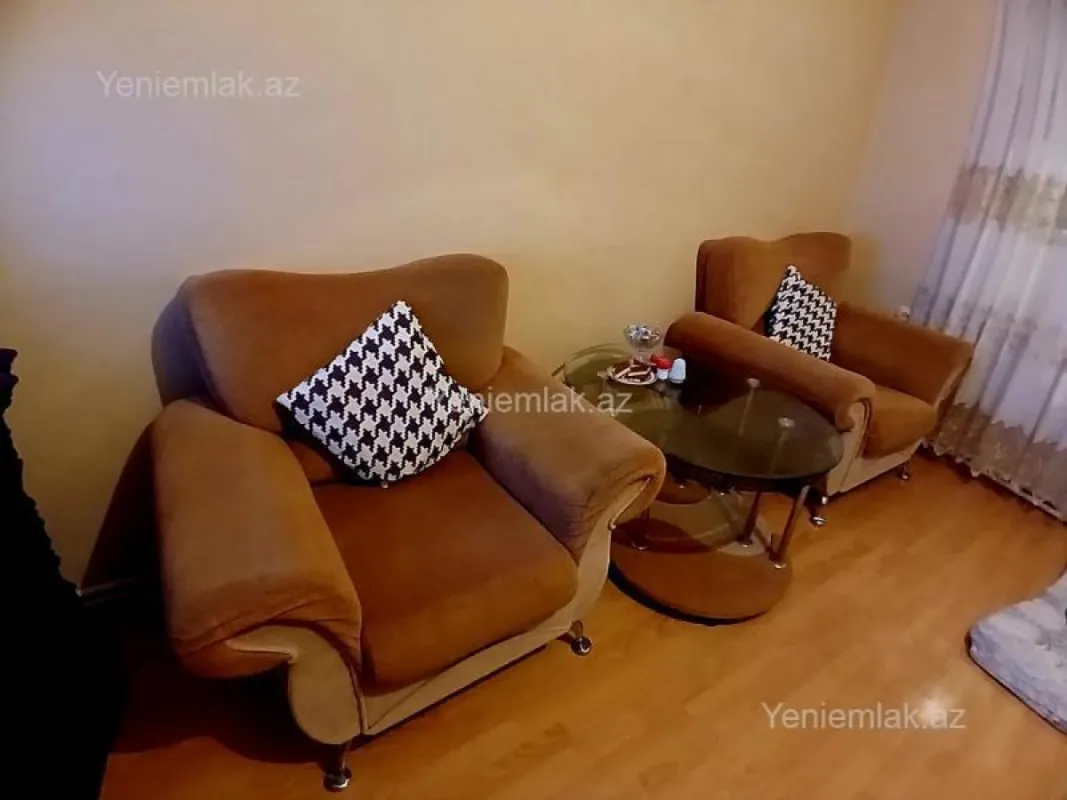 Satılır 3 otaqlı köhnə tikili 70 m²
