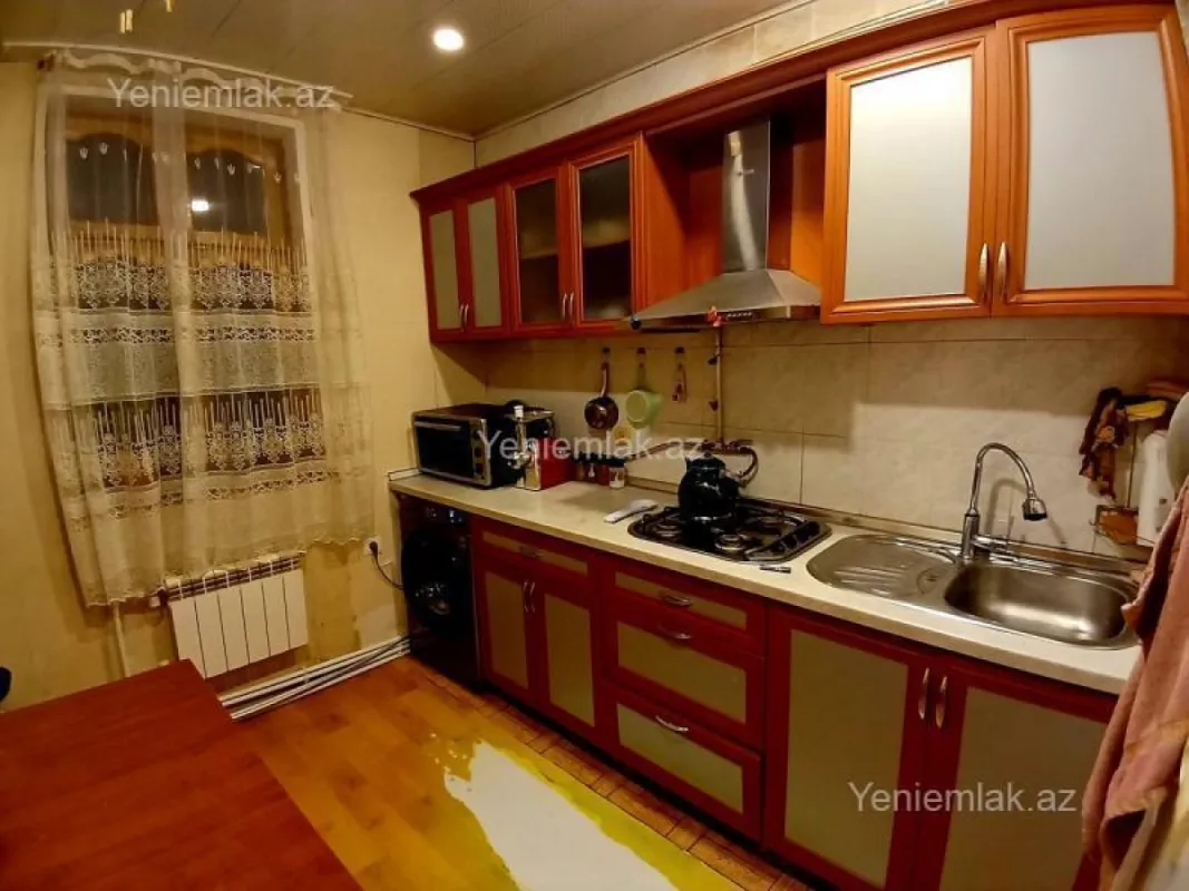 Satılır 3 otaqlı köhnə tikili 70 m²