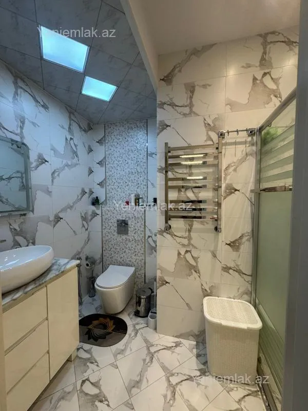 Satılır 3 otaqlı yeni tikili 130 m²