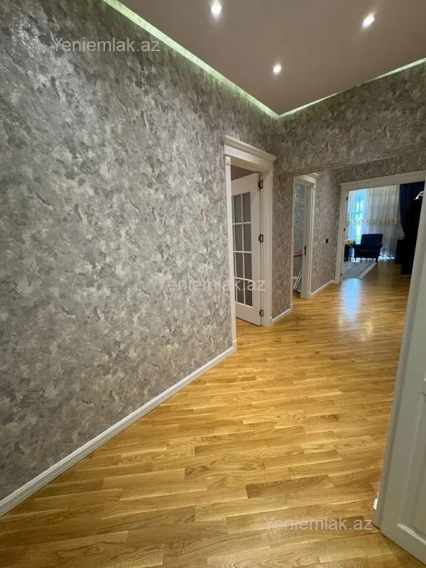 Satılır 3 otaqlı yeni tikili 130 m²