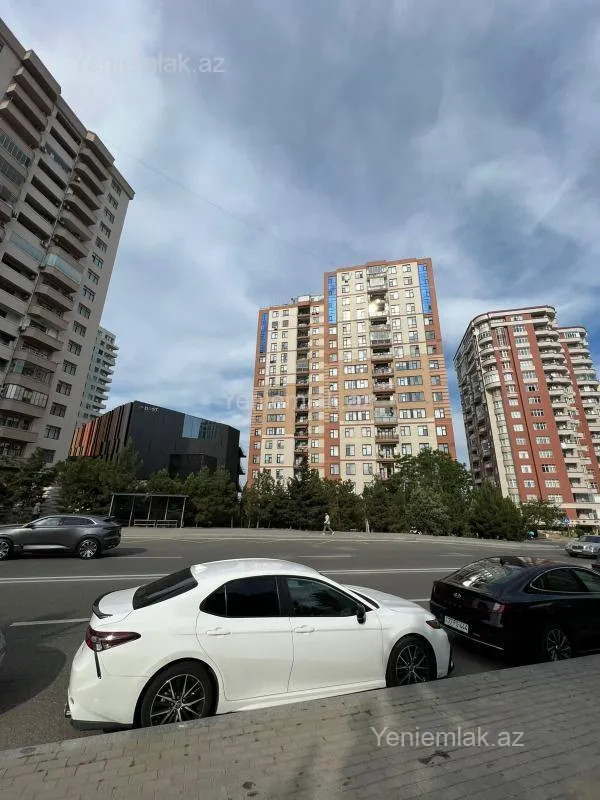 Satılır 4 otaqlı yeni tikili 165 m²