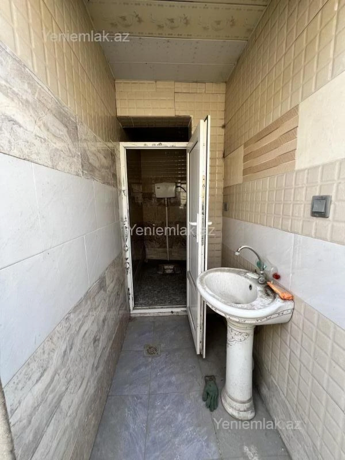 Satılır obyekt 370 m²