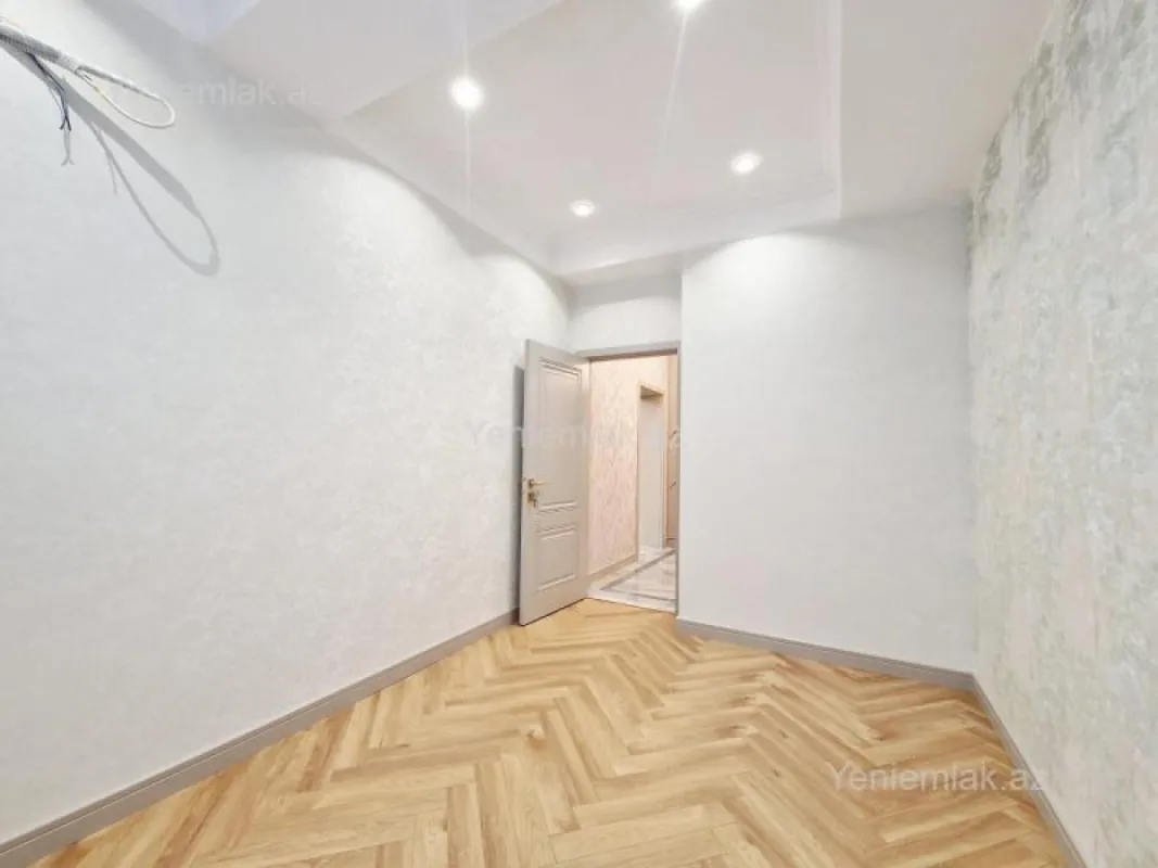 Satılır 3 otaqlı yeni tikili 70 m²