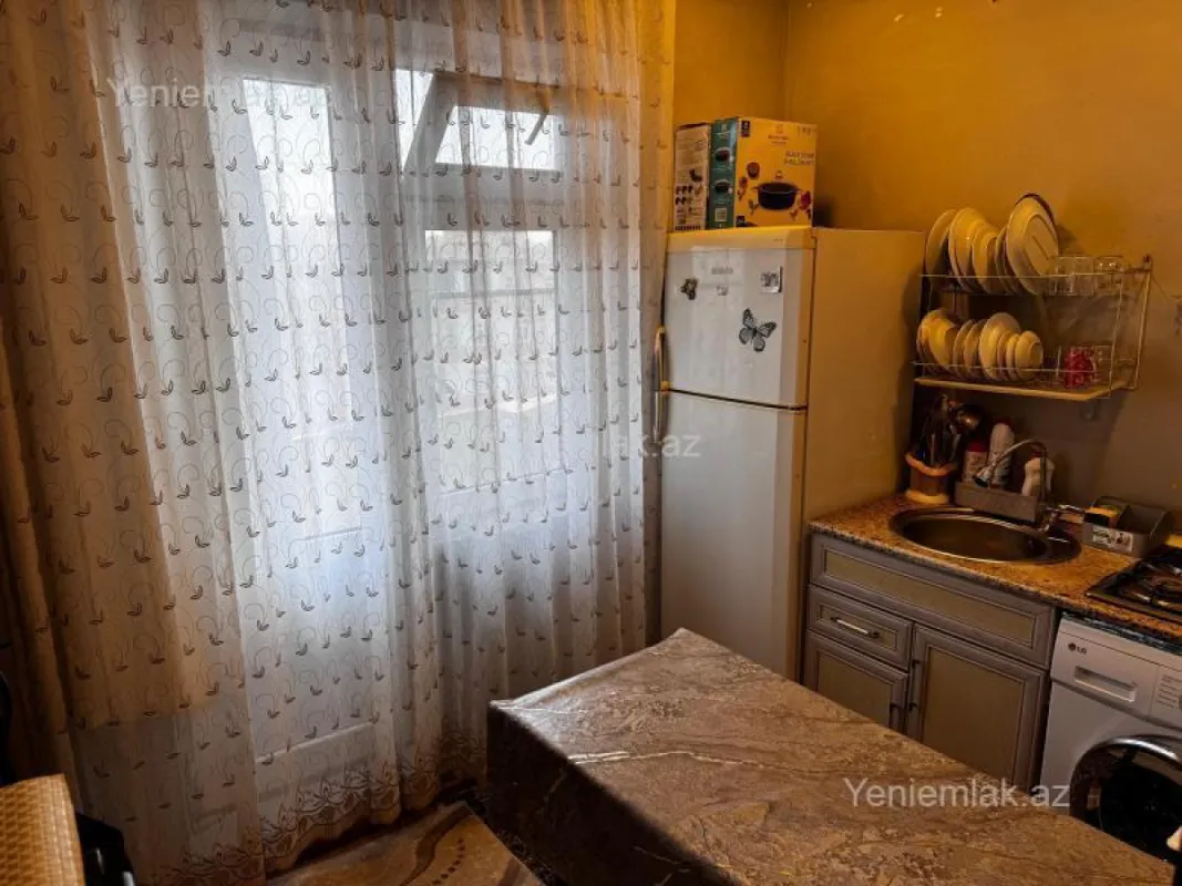 Satılır 2 otaqlı köhnə tikili 60 m²