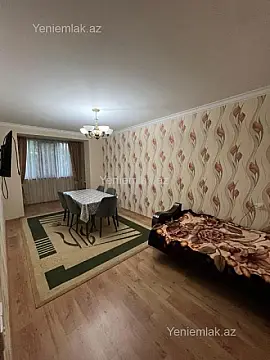 Satılır 4 otaqlı köhnə tikili 120 m²