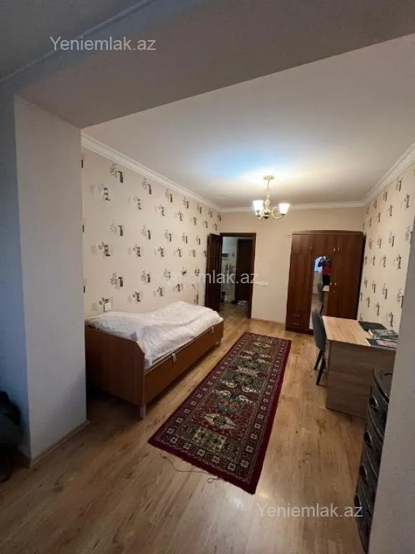 Satılır 4 otaqlı köhnə tikili 120 m²